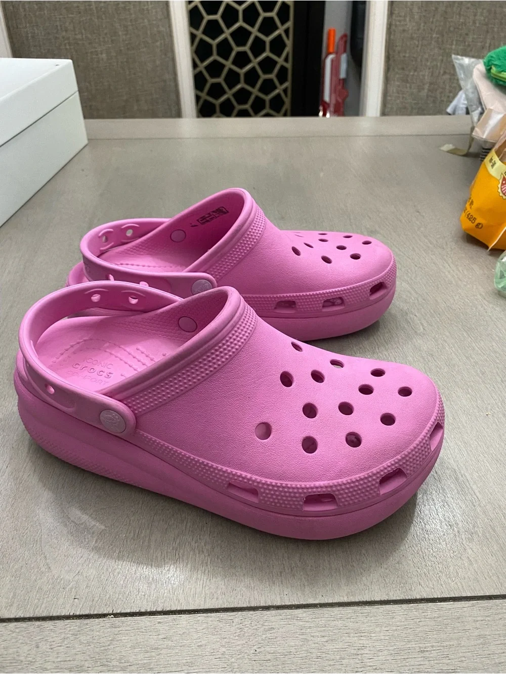 CROCS Kids Classic Clog in Bright Pink